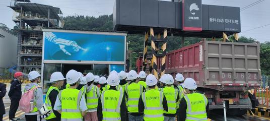 筑夢未來，實(shí)踐求真 建筑與材料學(xué)院師生赴重慶建工建材物流公司參觀學(xué)習(xí)紀(jì)實(shí)